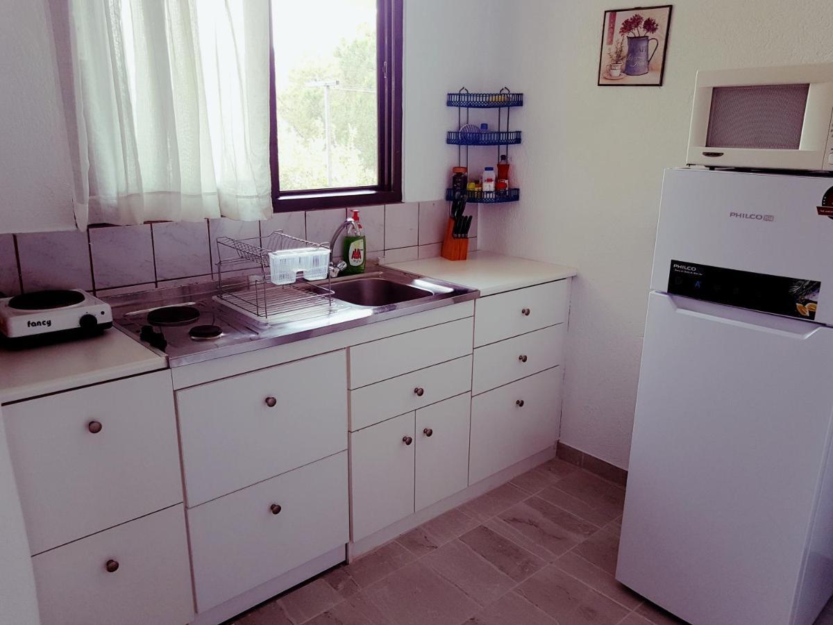 Melina'S Apartments Kalavarda Luaran gambar