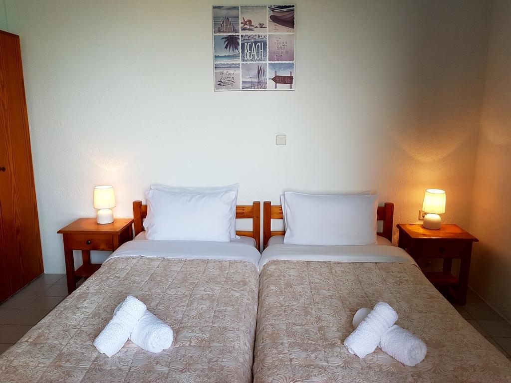 Melina'S Apartments Kalavarda Luaran gambar