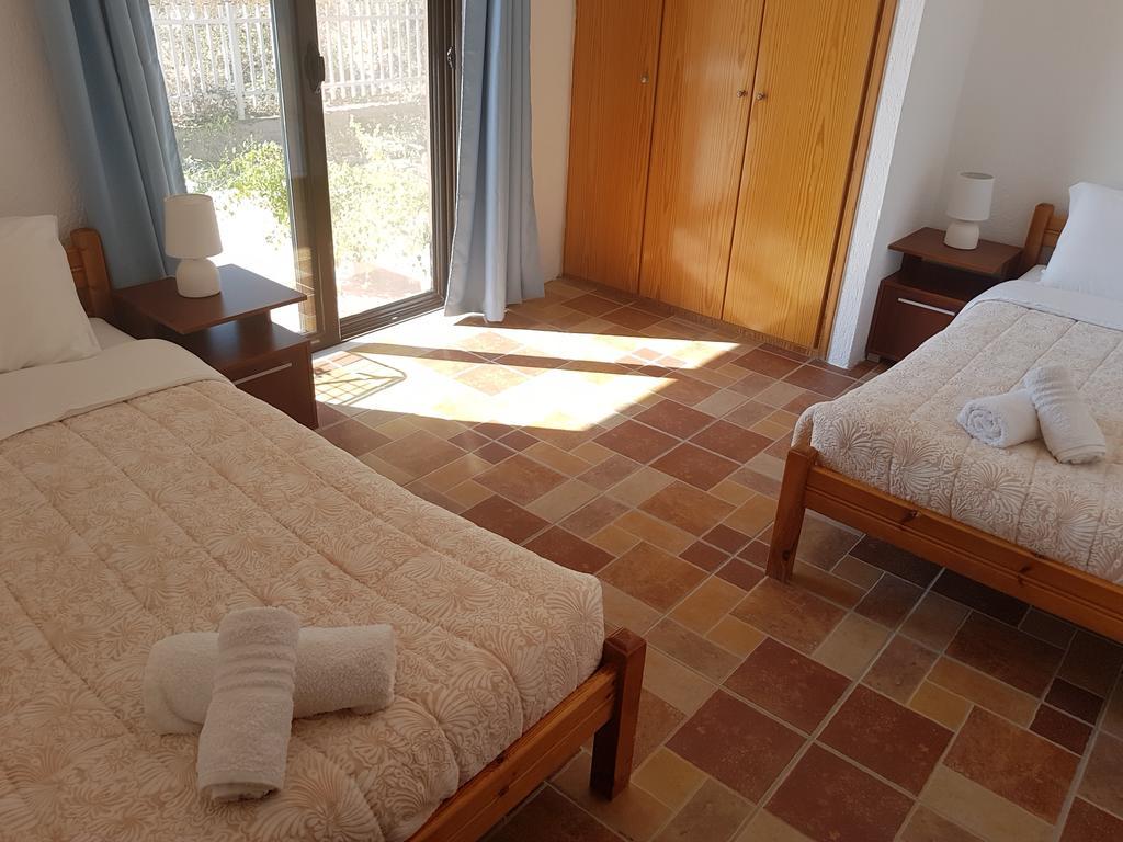 Melina'S Apartments Kalavarda Luaran gambar