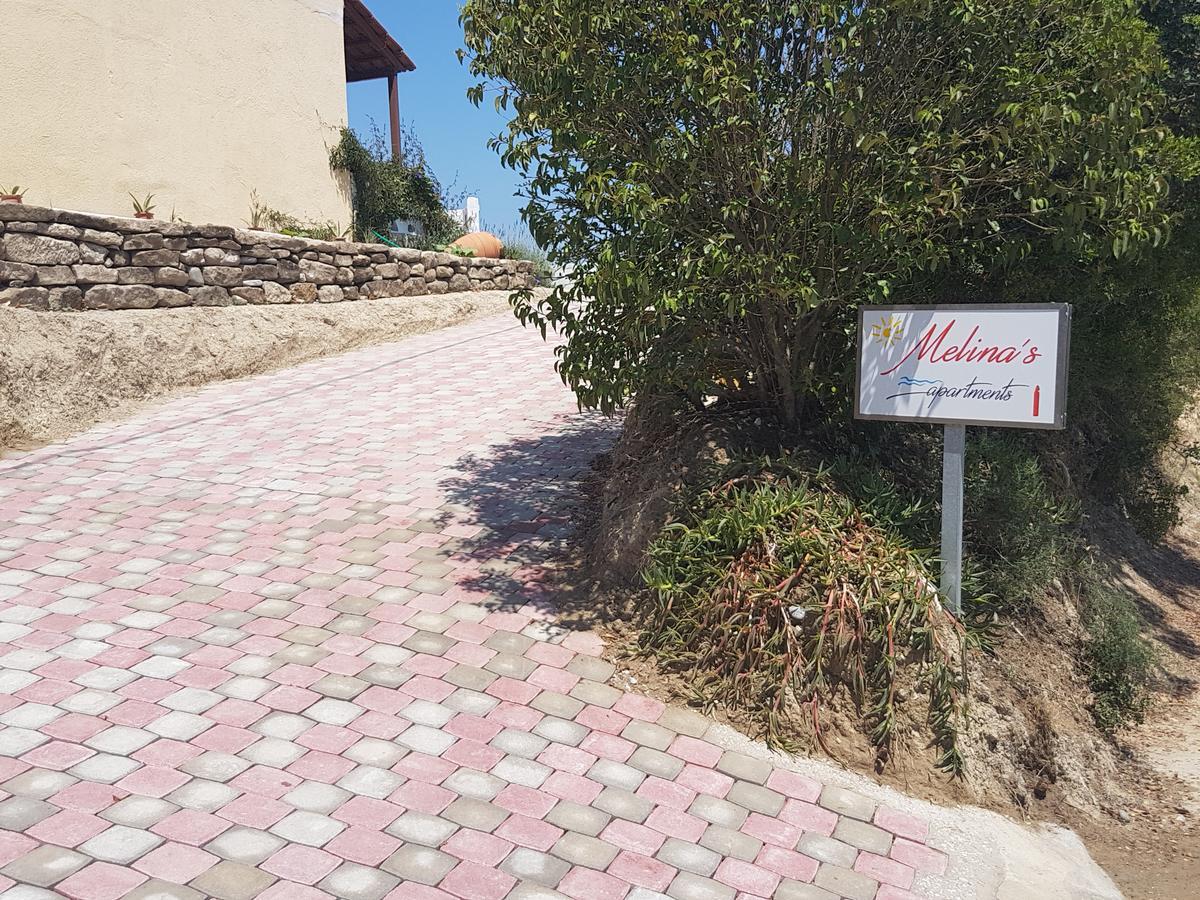 Melina'S Apartments Kalavarda Luaran gambar