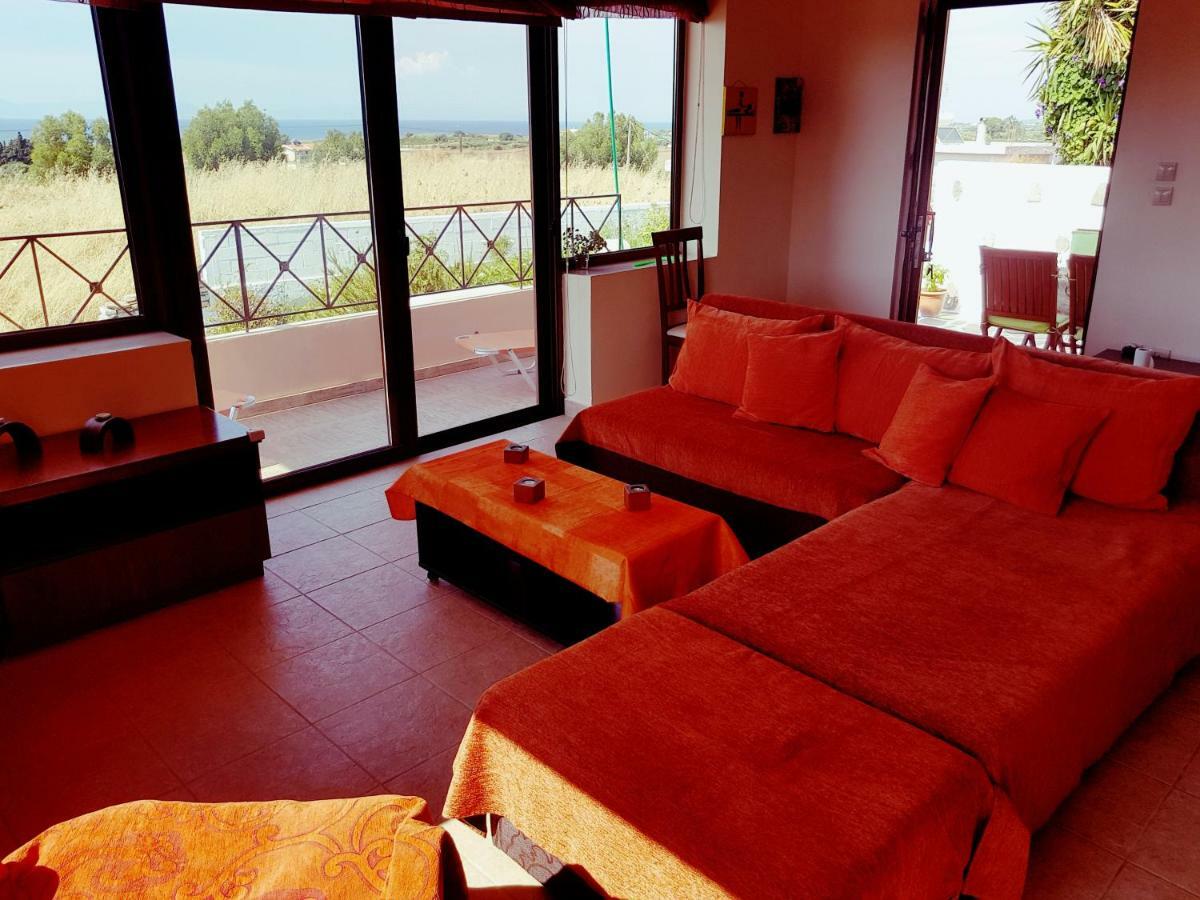 Melina'S Apartments Kalavarda Luaran gambar