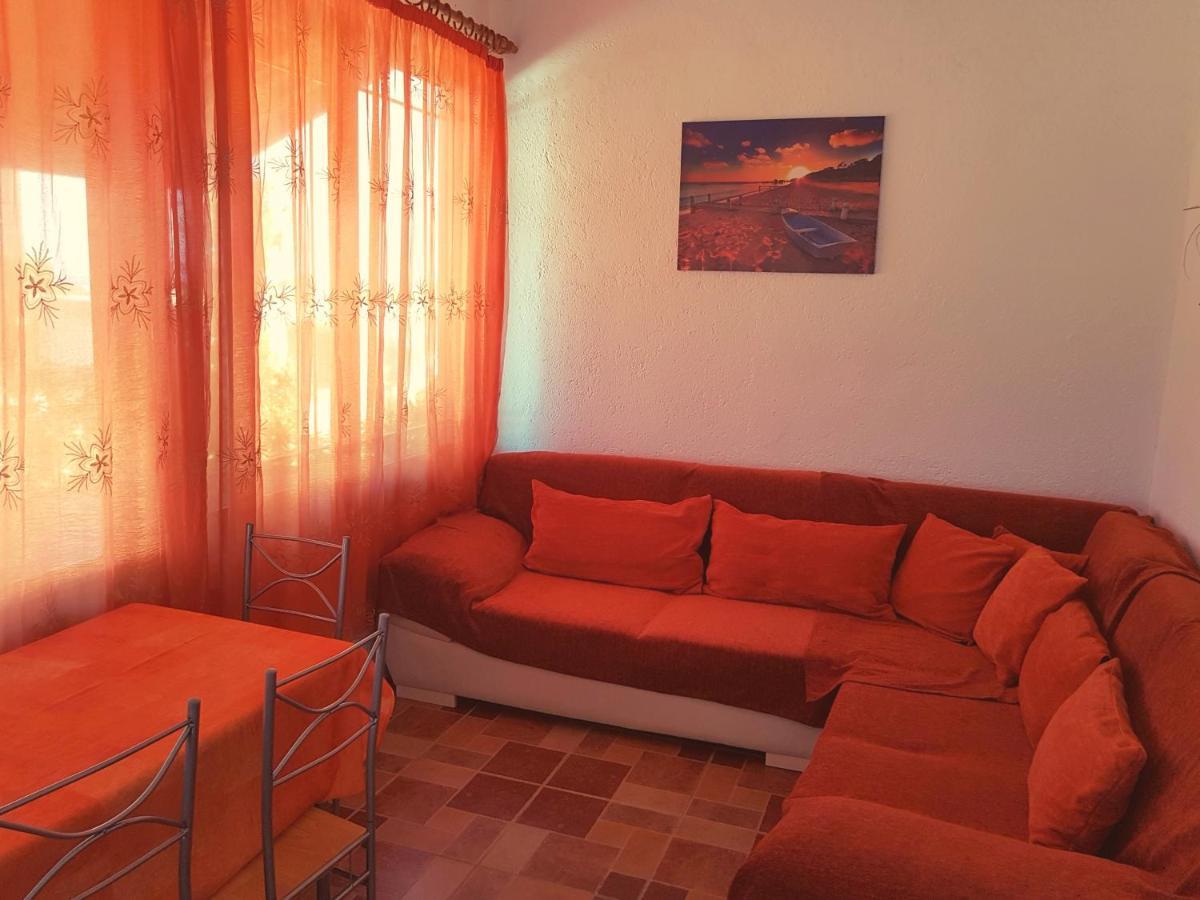 Melina'S Apartments Kalavarda Luaran gambar