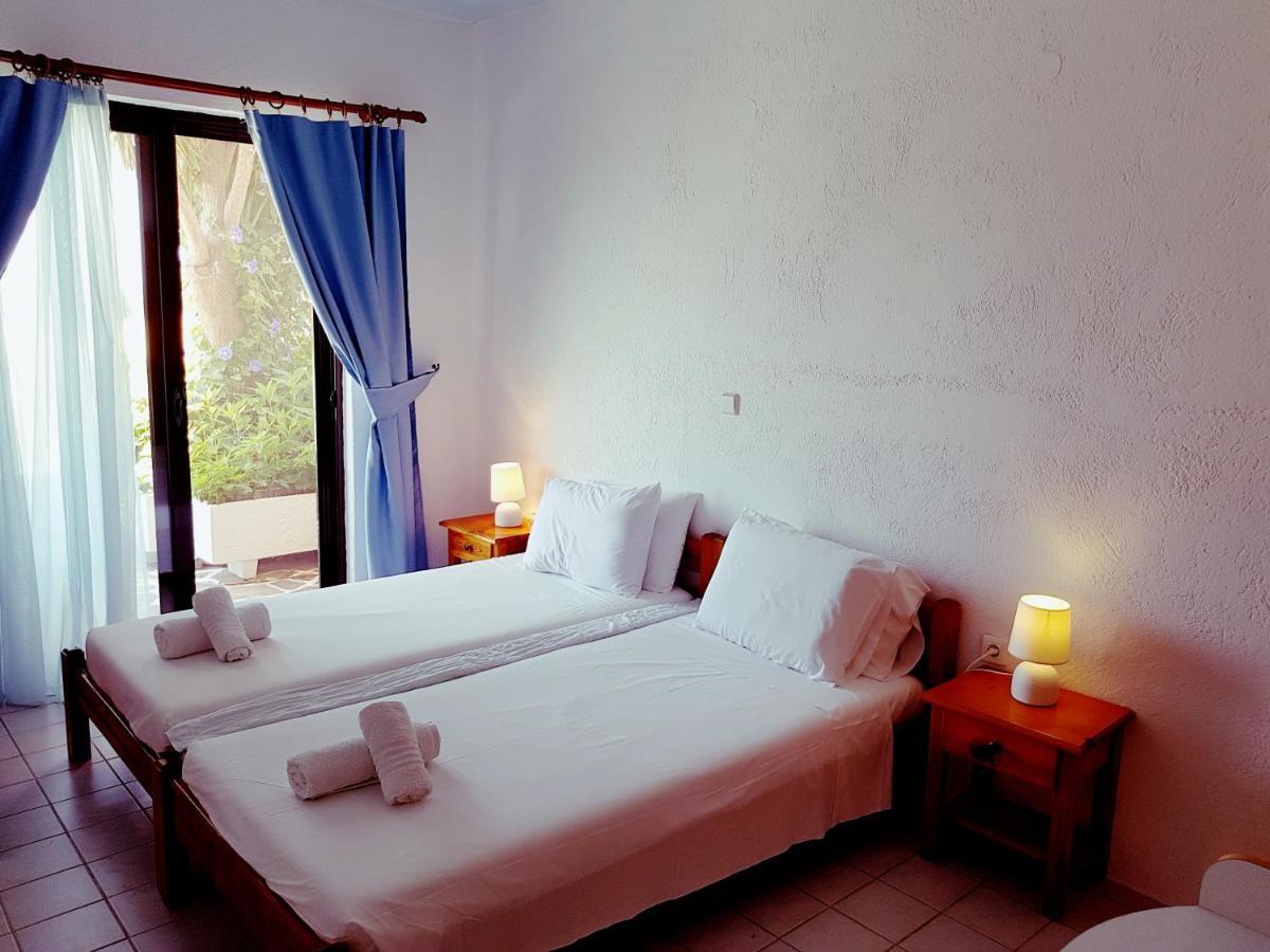 Melina'S Apartments Kalavarda Luaran gambar